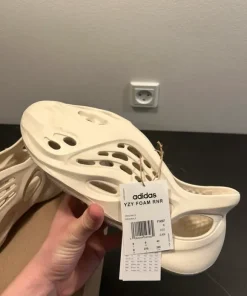 Adidas Foam RNR