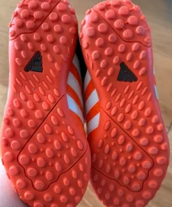 Adidas fotbollsskor