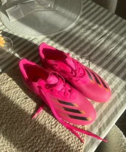 Adidas fotbollsskor