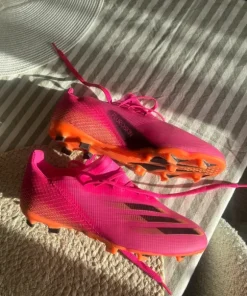 Adidas fotbollsskor