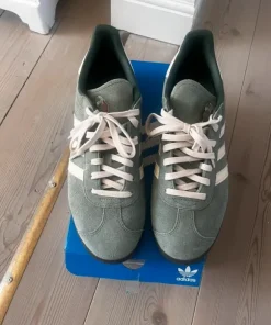 Adidas gazelle sneakers i str UK 11 , F 46