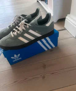Adidas gazelle sneakers i str UK 11 , F 46