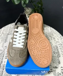 Adidas samba r 42