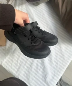 Adidas sneakers str. 30.
