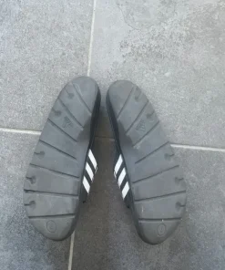 Adidas tofflor