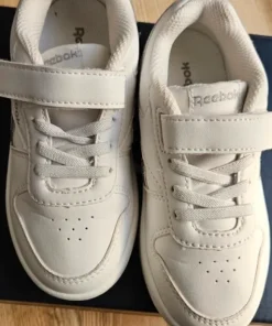 Adidasy dla dziewczynki 28