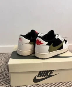Air Jordan 1 Low “Travis Scott” sneakers