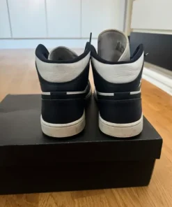 Air Jordan 1 White Metallic Gold Obsidian