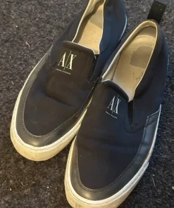 Armani skor