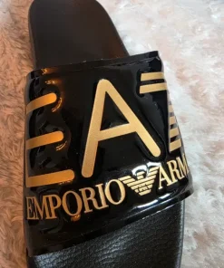 Armani tofflor