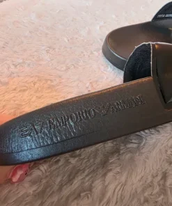 Armani tofflor
