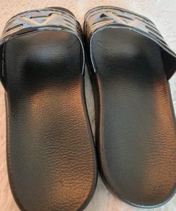 Armani tofflor