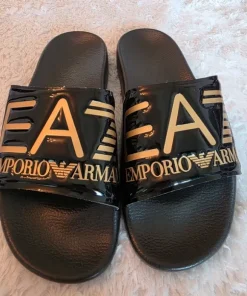 Armani tofflor