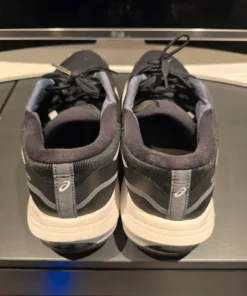 Asics löparskor.
