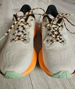 ASICS Novablast 4 – Rozmiar 43.5 (9.5 US, 27.5 cm)