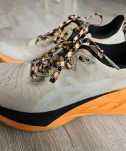 ASICS Novablast 4 – Rozmiar 43.5 (9.5 US, 27.5 cm)