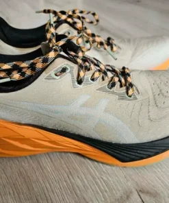 ASICS Novablast 4 – Rozmiar 43.5 (9.5 US, 27.5 cm)