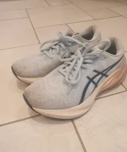 Asics novablast 3 str. 39.5