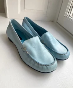 Babyblå loafers
