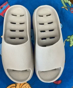 Beach slippers
