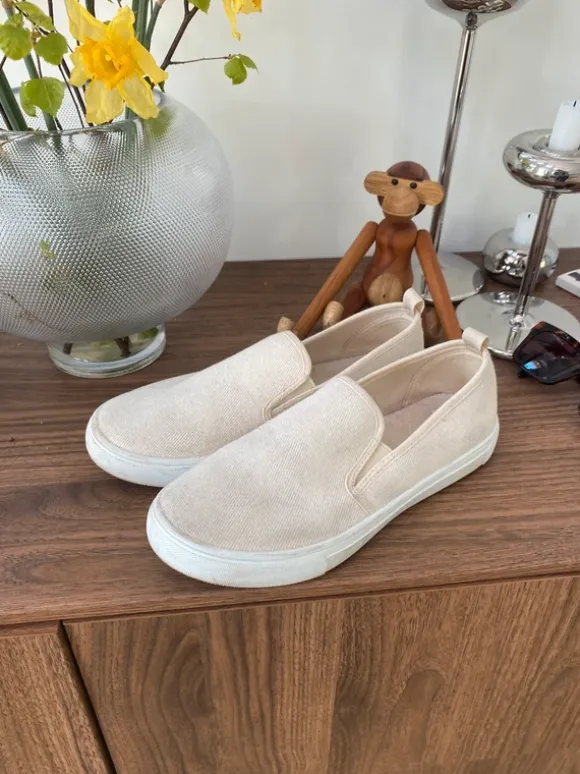 Beiga skor slip-in från H&M storlek 38