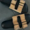 Beige chunky sandaler / sliders med spænde