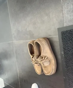 Beige clarks med skobox