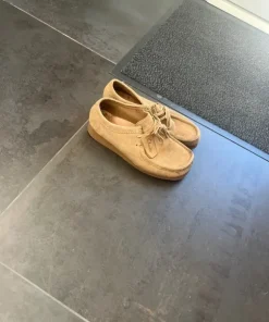 Beige clarks med skobox