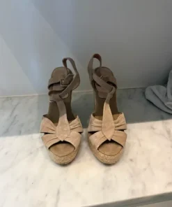 Beige espadrille with heel