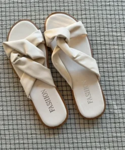 Beige knutna sandaler