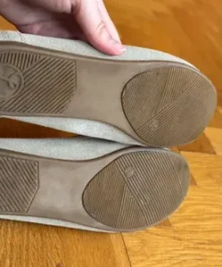 Beigea loafers
