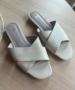Beigea sandaler