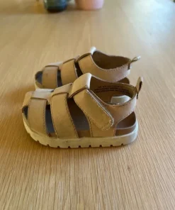 Beigea sandaler