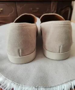 Beżowe loafersy / mokasyny zamszowe Gutteridge r. 43