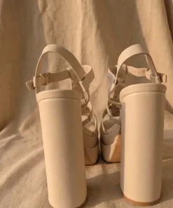 Beżowe sandały na platformie 38 wysokie słupki glam aesthetic latte girl