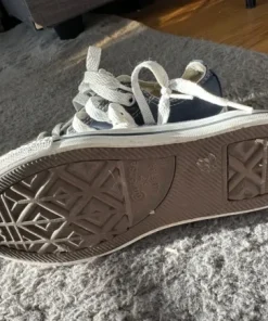 Blåa converse