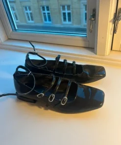 Black ballet shoes