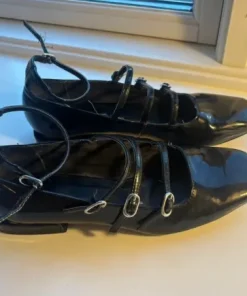 Black ballet shoes