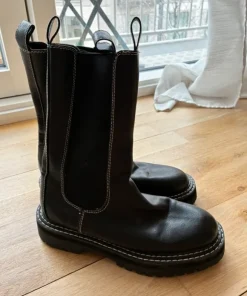 Black boots
