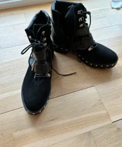Black boots