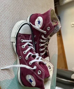 Bordowe Converse