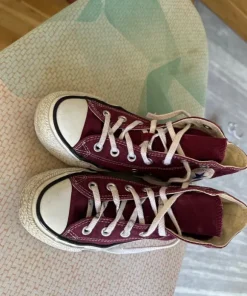 Bordowe Converse