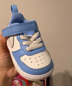 Buciki Nike rozmiar 18,5 mogą być 2 pary dla bliźniąt 250 zł