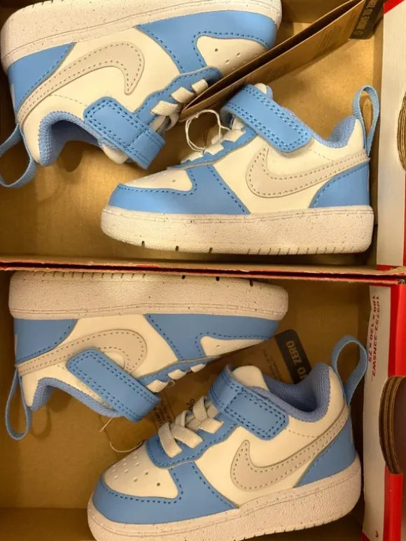 Buciki Nike rozmiar 18,5 mogą być 2 pary dla bliźniąt 250 zł