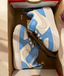 Buciki Nike rozmiar 18,5 mogą być 2 pary dla bliźniąt 250 zł