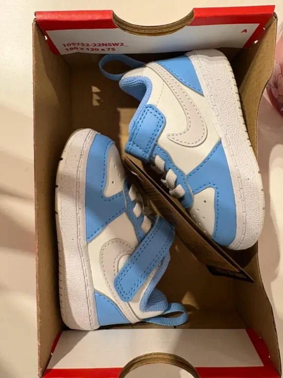 Buciki Nike rozmiar 18,5 mogą być 2 pary dla bliźniąt 250 zł