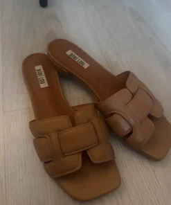 Bukela sandal