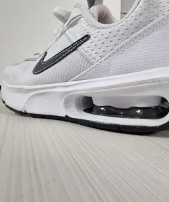 Buty Białe Nike Air Max intrlk Rozmiar 33Rozmiar: 33 EUDługość wkładki: 20,5 cmStan:Rozmiar 33