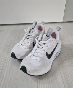Buty Białe Nike Air Max intrlk Rozmiar 33Rozmiar: 33 EUDługość wkładki: 20,5 cmStan:Rozmiar 33
