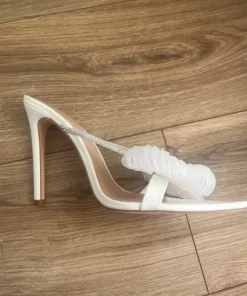 Buty eleganckie białe z piękną kokardą 40